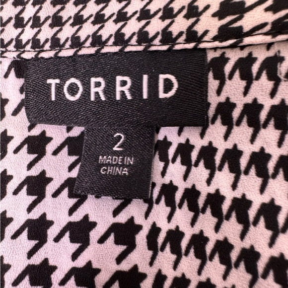 TORRID Madison - Georgette Button-Down Shirt Blouse Size 2x - Picture 9 of 12